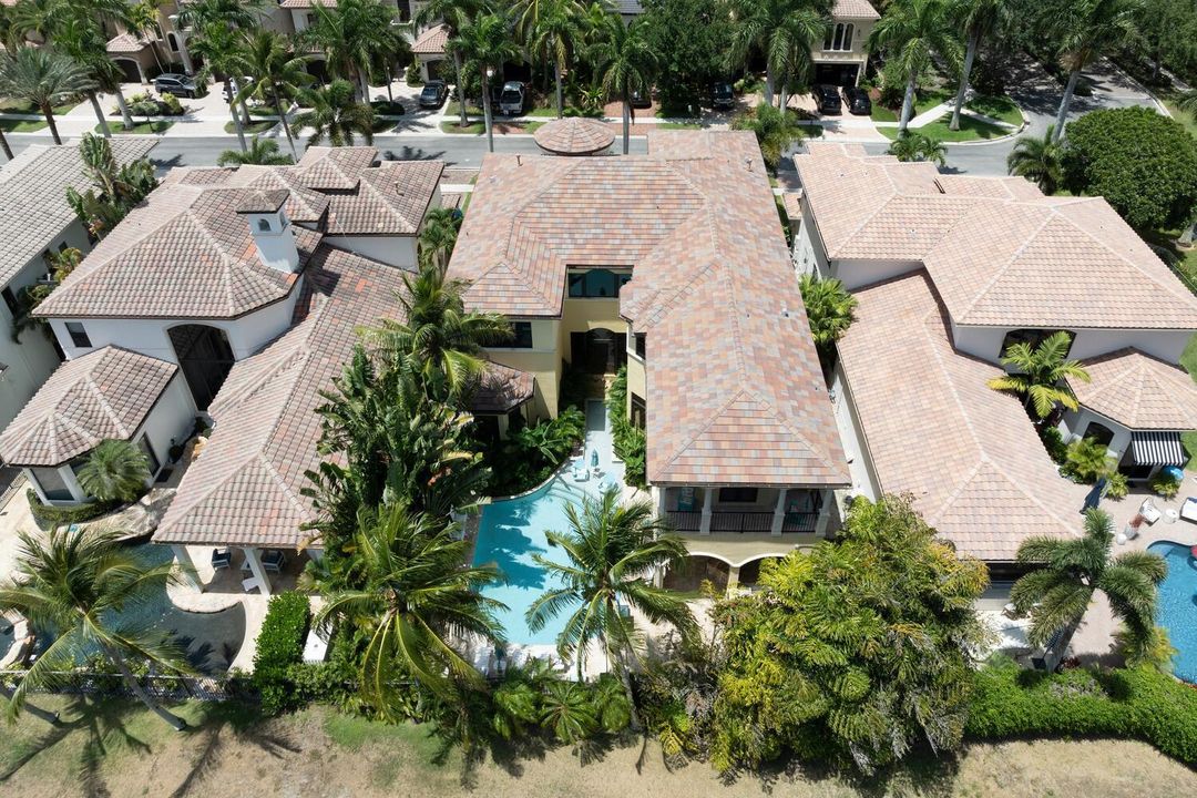 For Sale: $3,895,000 (6 beds, 7 baths, 6105 Square Feet)