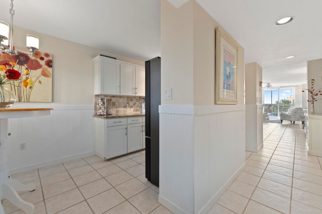 For Sale: $555,000 (2 beds, 2 baths, 1230 Square Feet)