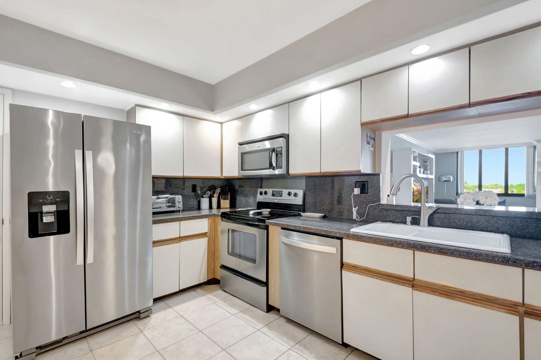 Active With Contract: $8,500 (2 beds, 2 baths, 1452 Square Feet)