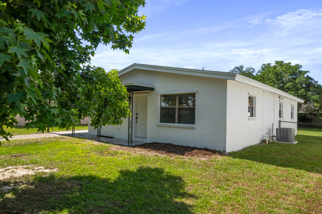 For Sale: $296,000 (3 beds, 2 baths, 1148 Square Feet)