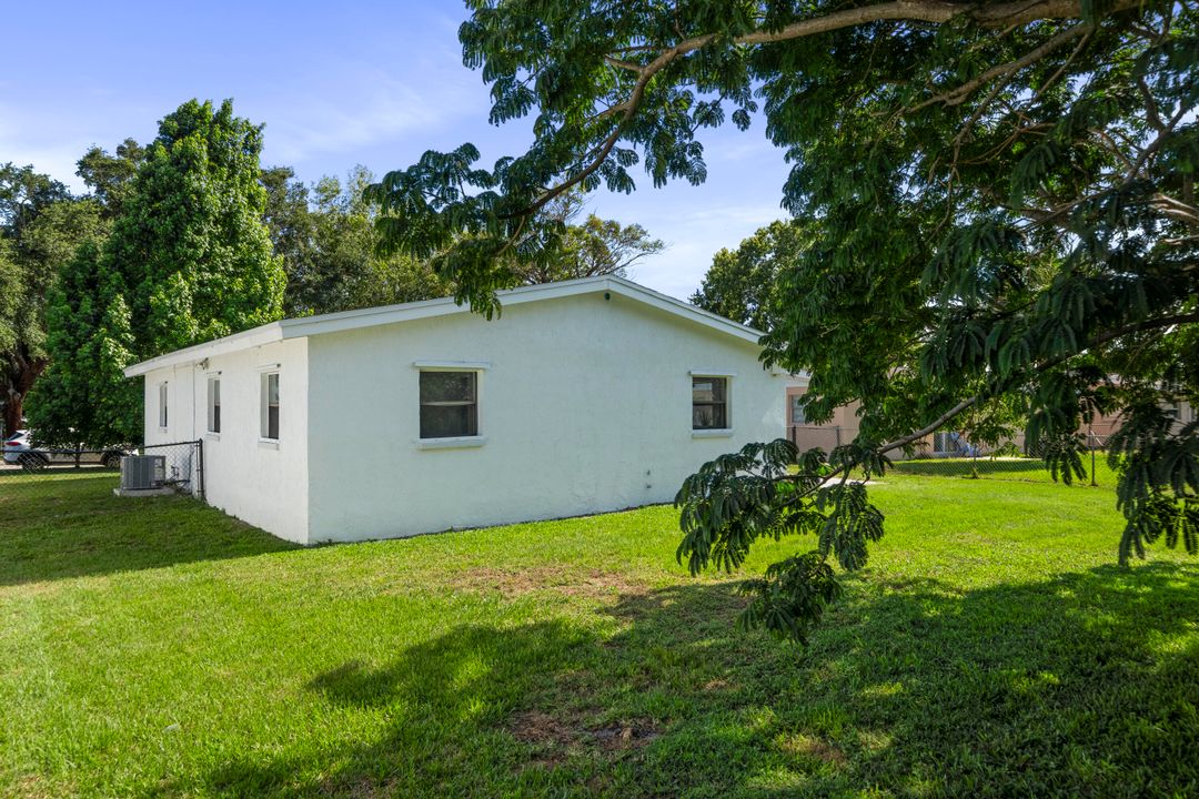 For Sale: $296,000 (3 beds, 2 baths, 1148 Square Feet)