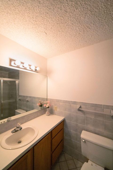 For Sale: $209,000 (2 beds, 2 baths, 1095 Square Feet)