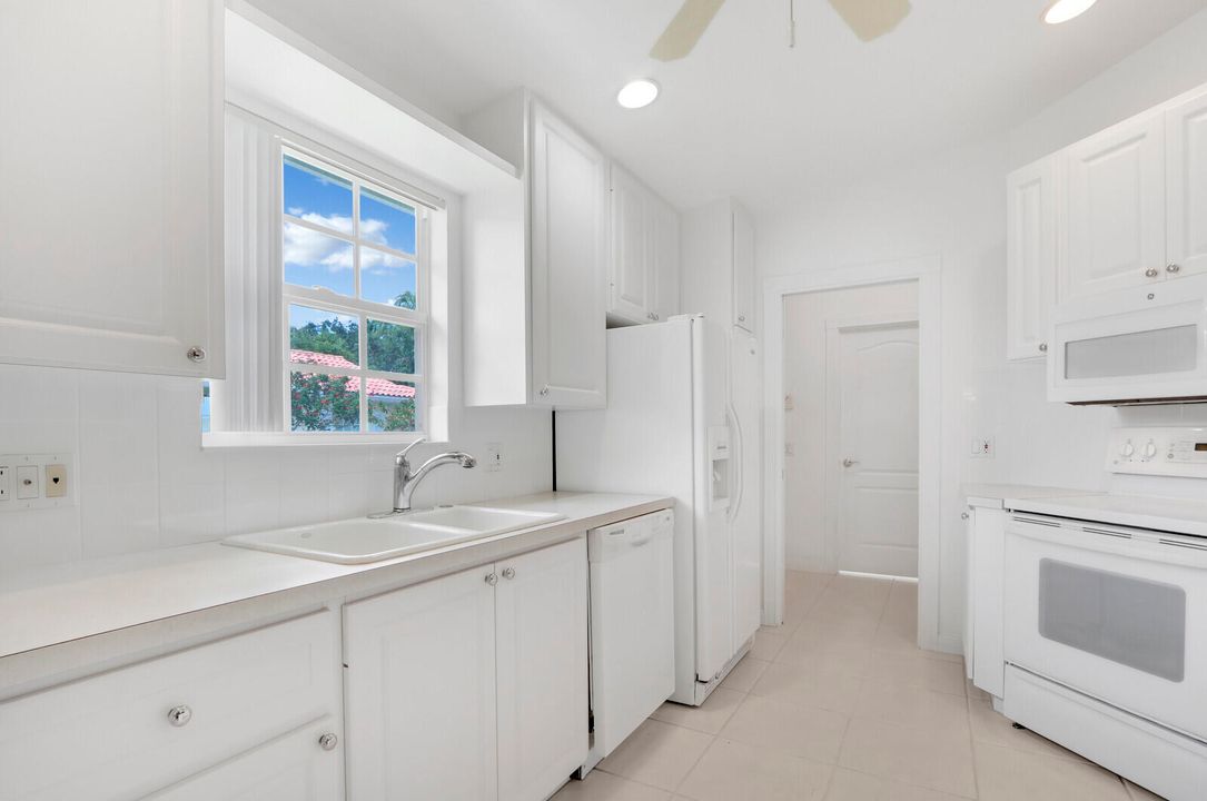 For Sale: $625,000 (2 beds, 2 baths, 1678 Square Feet)