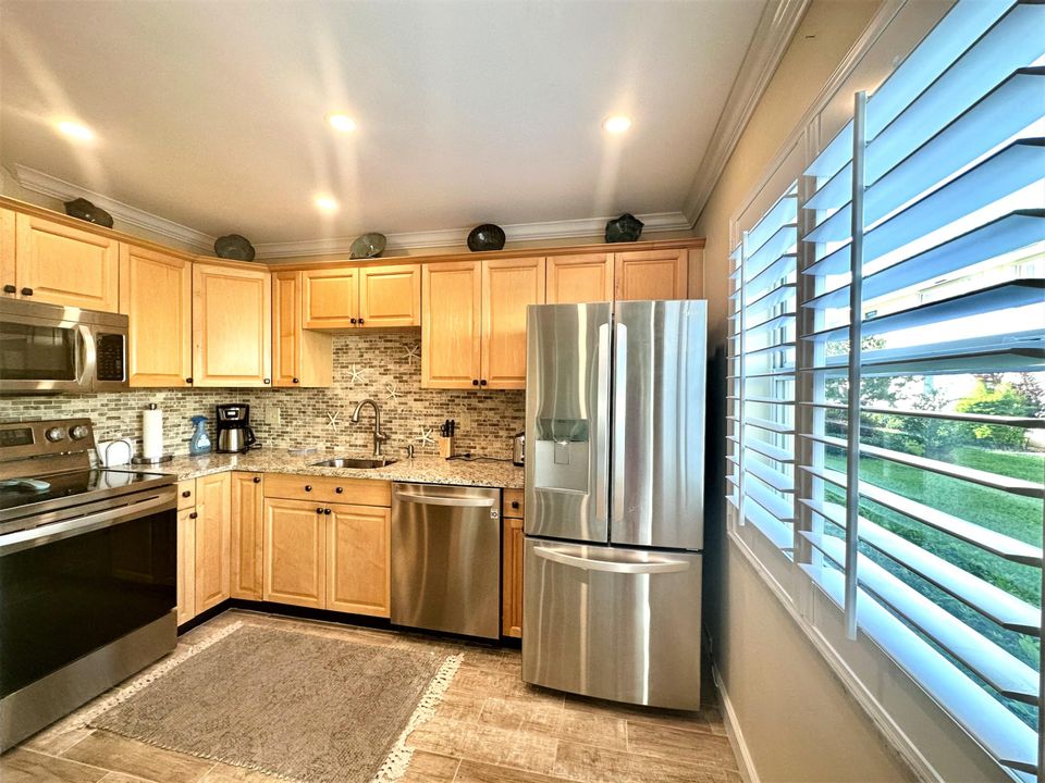 Active With Contract: $2,700 (1 beds, 1 baths, 950 Square Feet)