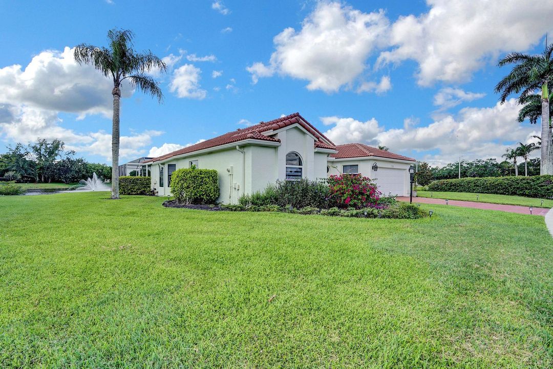 For Sale: $750,000 (3 beds, 2 baths, 1976 Square Feet)