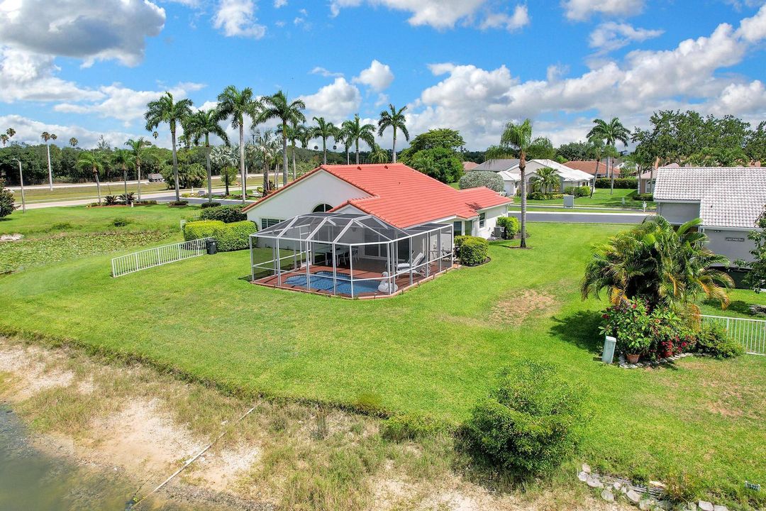 For Sale: $750,000 (3 beds, 2 baths, 1976 Square Feet)