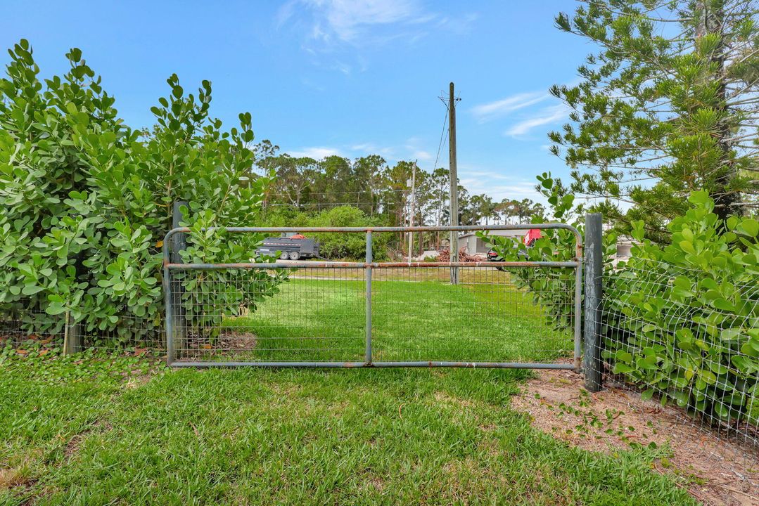 For Sale: $999,000 (4 beds, 3 baths, 2527 Square Feet)