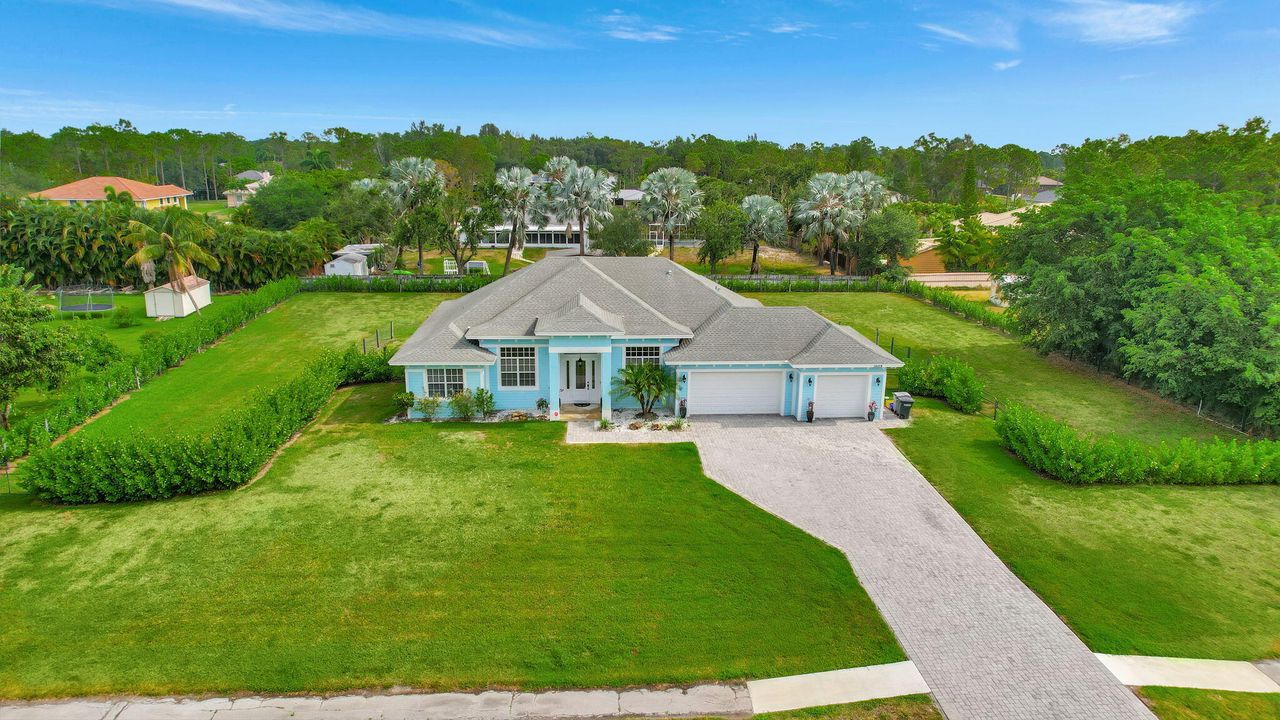 For Sale: $999,000 (4 beds, 3 baths, 2527 Square Feet)