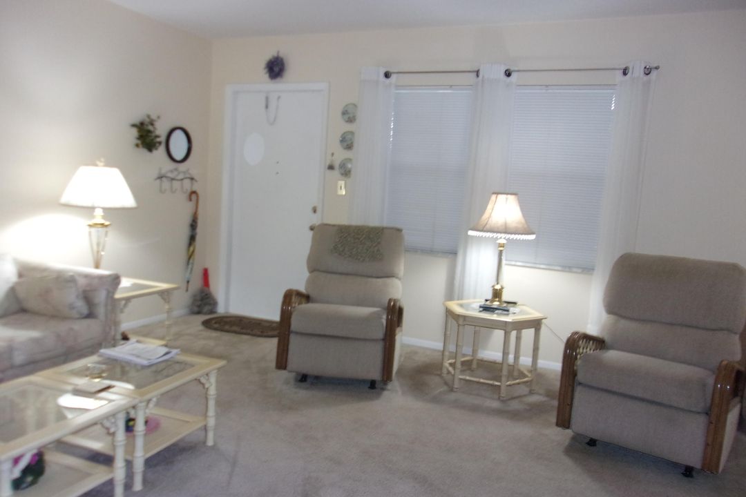 For Sale: $175,000 (2 beds, 2 baths, 962 Square Feet)