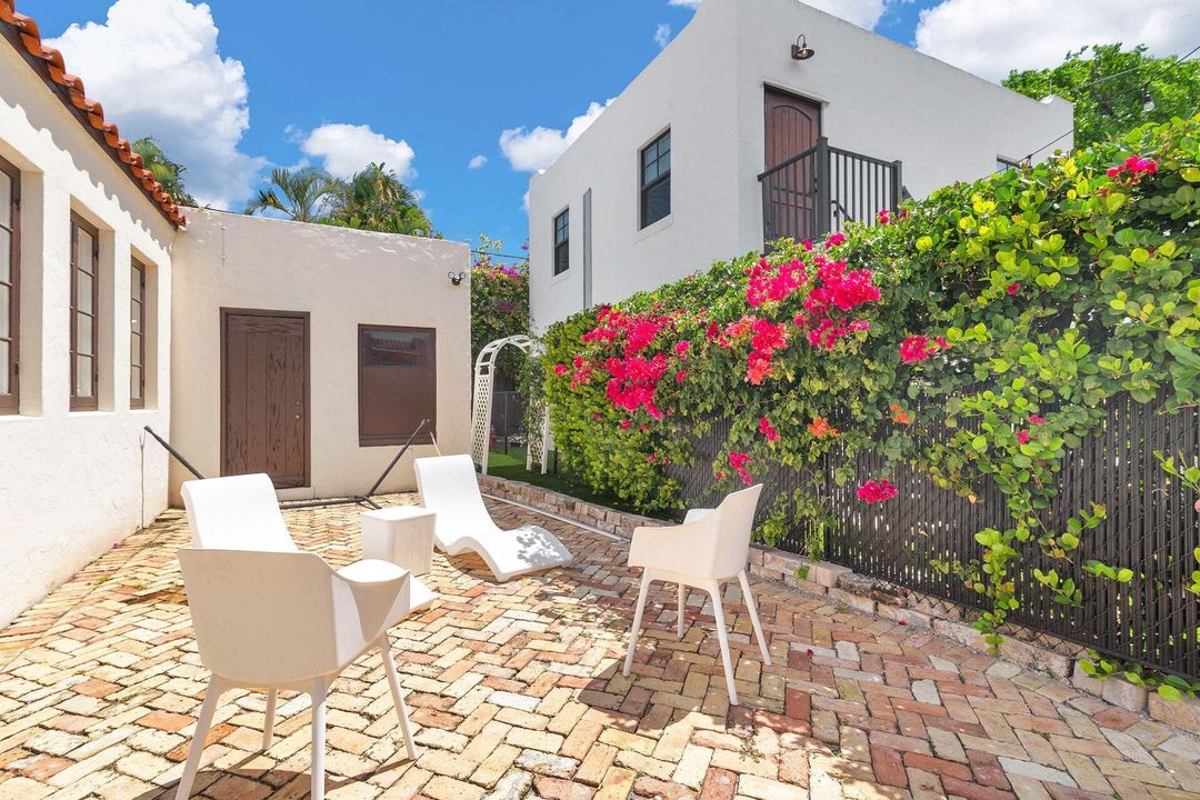 Active With Contract: $1,265,000 (4 beds, 3 baths, 2443 Square Feet)