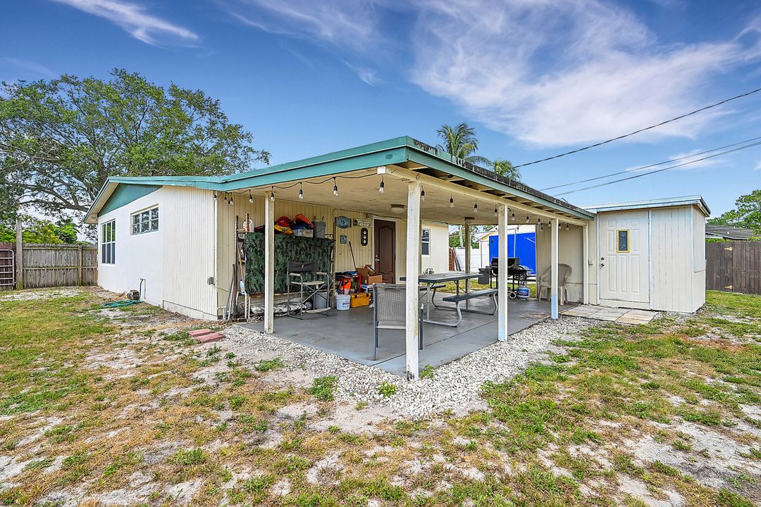 Active With Contract: $425,000 (3 beds, 2 baths, 1376 Square Feet)