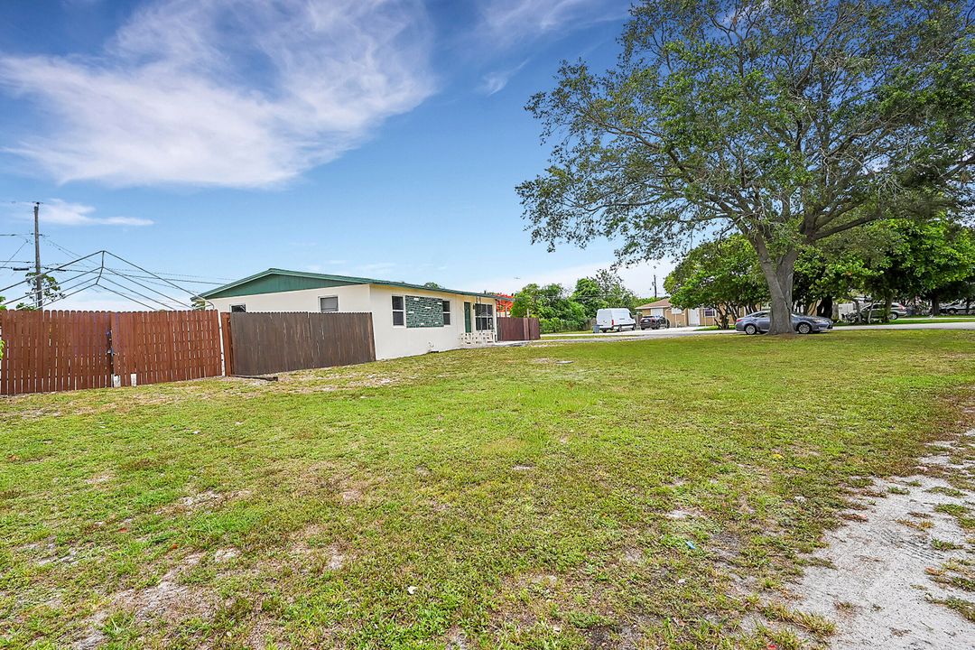 Active With Contract: $425,000 (3 beds, 2 baths, 1376 Square Feet)