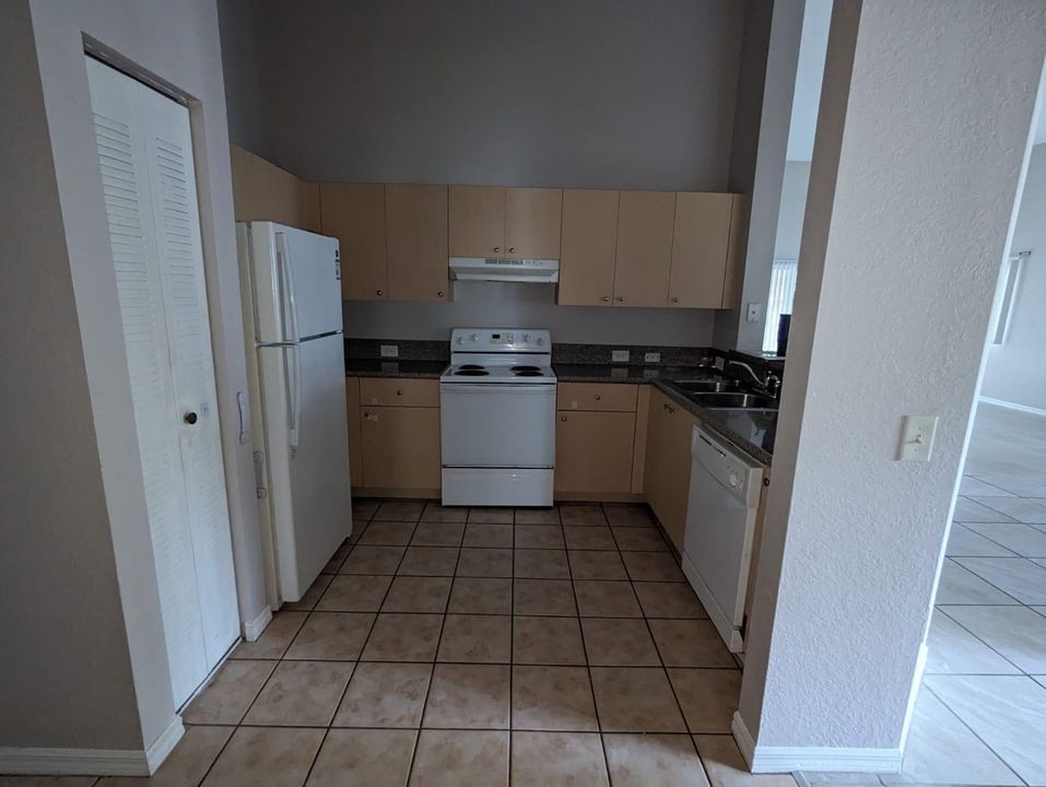 Active With Contract: $2,300 (3 beds, 2 baths, 1279 Square Feet)