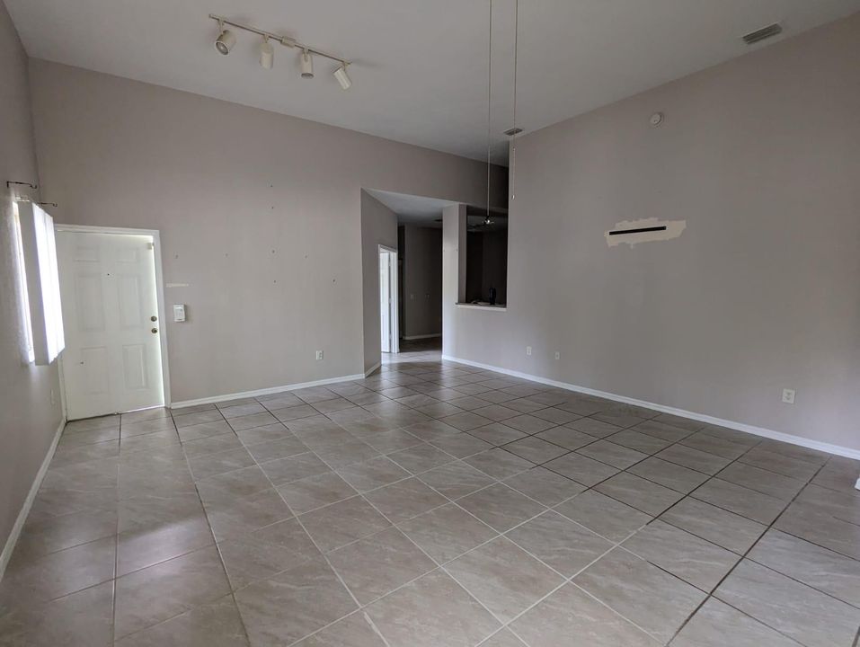 Active With Contract: $2,300 (3 beds, 2 baths, 1279 Square Feet)