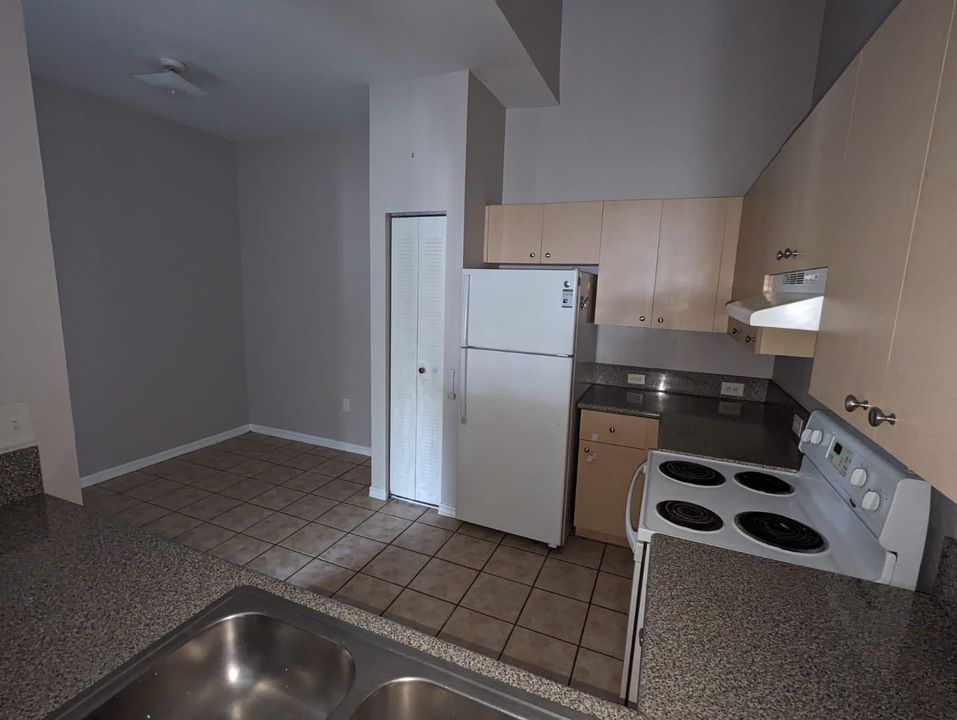 Active With Contract: $2,300 (3 beds, 2 baths, 1279 Square Feet)