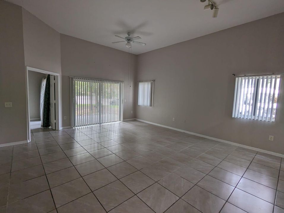 Active With Contract: $2,300 (3 beds, 2 baths, 1279 Square Feet)