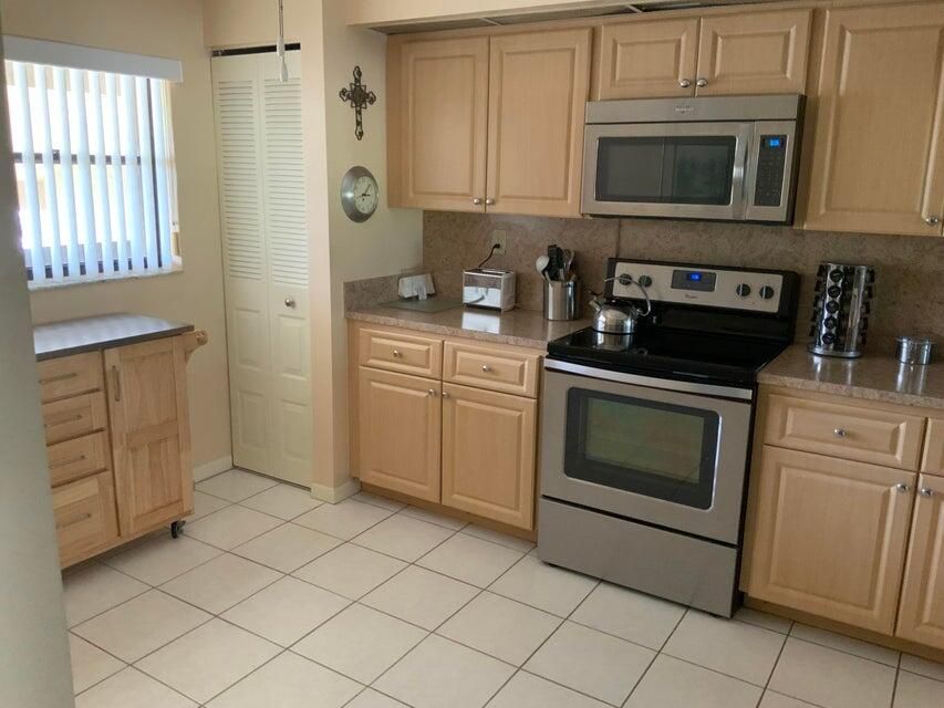 For Sale: $315,000 (2 beds, 2 baths, 1245 Square Feet)