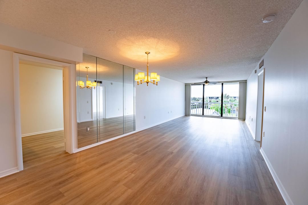 For Sale: $269,990 (2 beds, 2 baths, 1385 Square Feet)