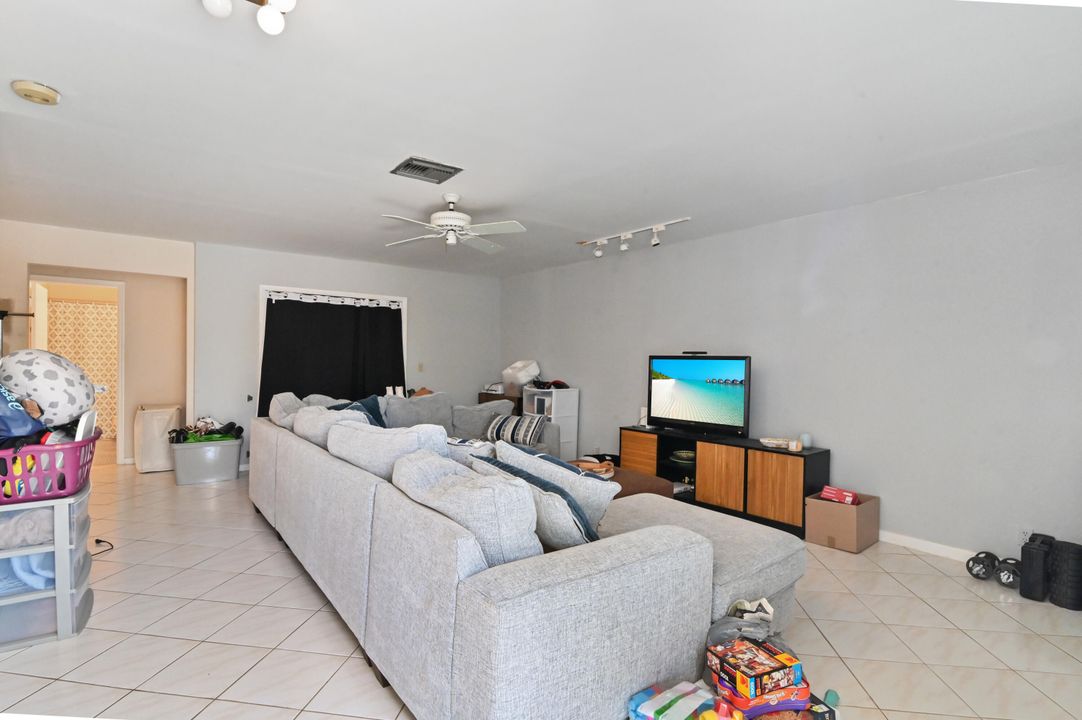 For Sale: $349,900 (2 beds, 2 baths, 1346 Square Feet)