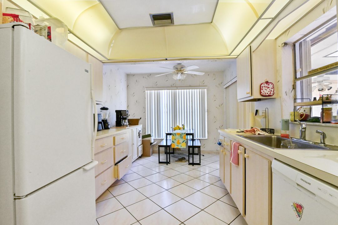 For Sale: $349,900 (2 beds, 2 baths, 1346 Square Feet)