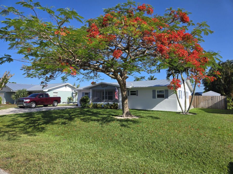 Active With Contract: $489,000 (3 beds, 2 baths, 1596 Square Feet)