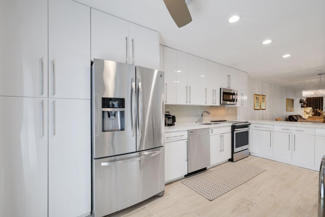 For Sale: $335,000 (2 beds, 2 baths, 1340 Square Feet)