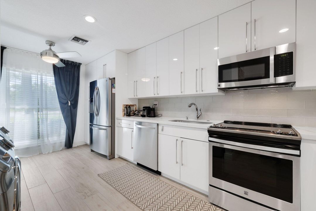 For Sale: $335,000 (2 beds, 2 baths, 1340 Square Feet)