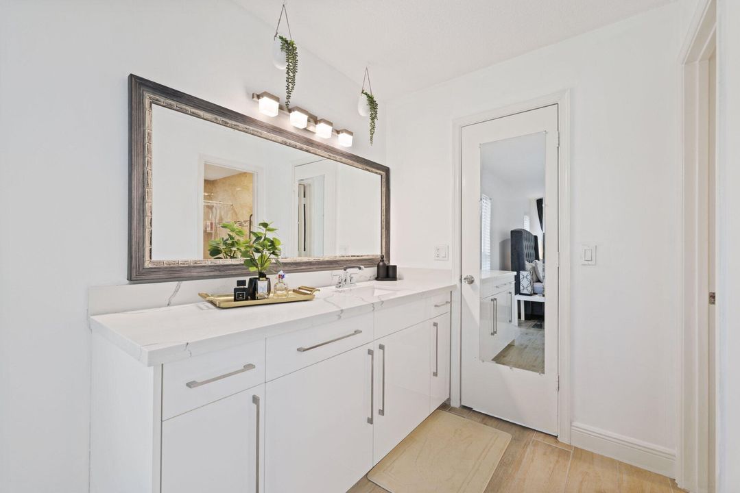 For Sale: $335,000 (2 beds, 2 baths, 1340 Square Feet)