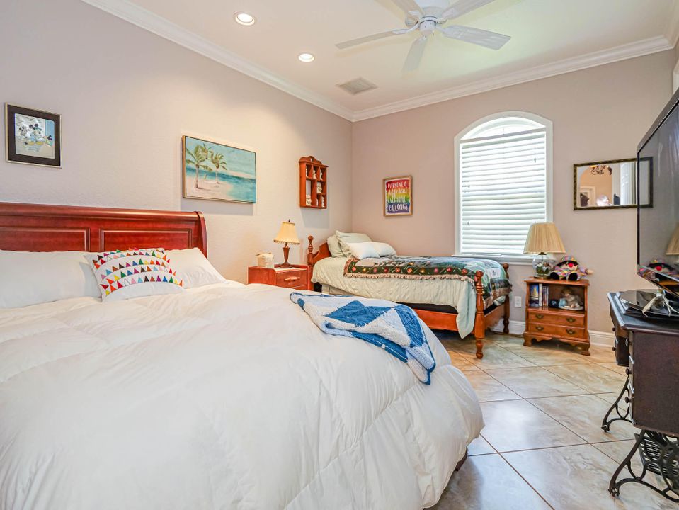 For Sale: $439,900 (3 beds, 2 baths, 2528 Square Feet)