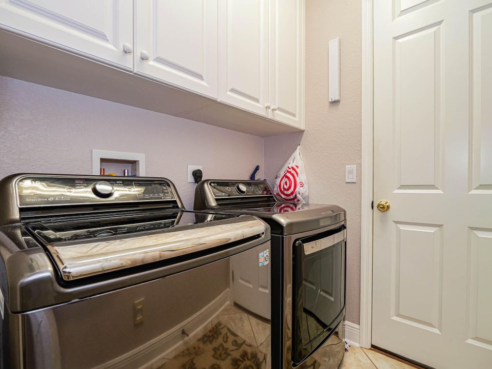 For Sale: $439,900 (3 beds, 2 baths, 2528 Square Feet)