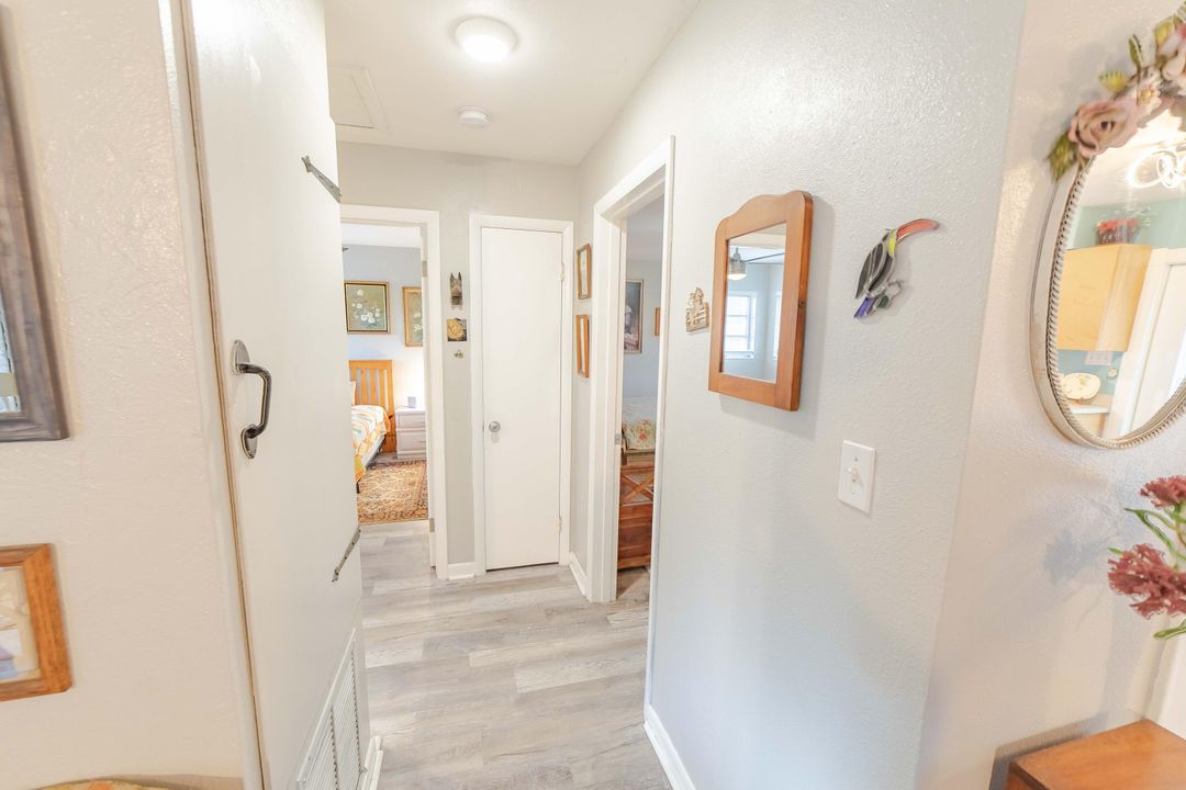 For Sale: $269,000 (2 beds, 1 baths, 936 Square Feet)