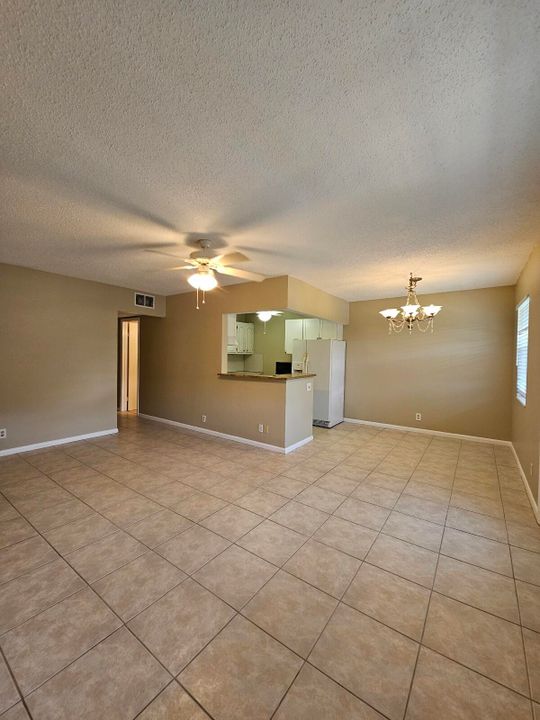 For Sale: $149,500 (2 beds, 1 baths, 819 Square Feet)