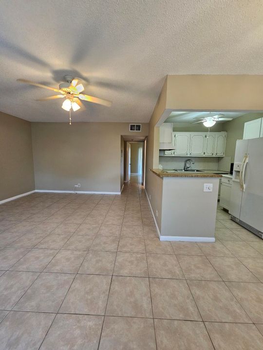 For Sale: $149,500 (2 beds, 1 baths, 819 Square Feet)