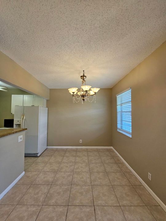 For Sale: $149,500 (2 beds, 1 baths, 819 Square Feet)