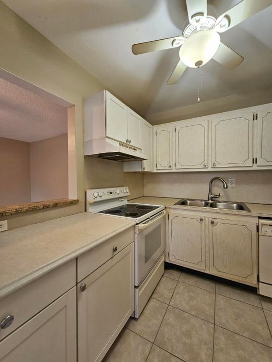 For Sale: $149,500 (2 beds, 1 baths, 819 Square Feet)