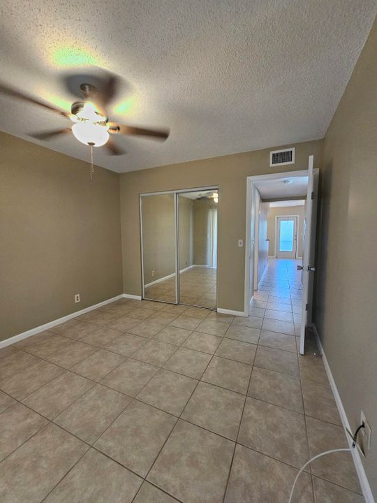 For Sale: $149,500 (2 beds, 1 baths, 819 Square Feet)