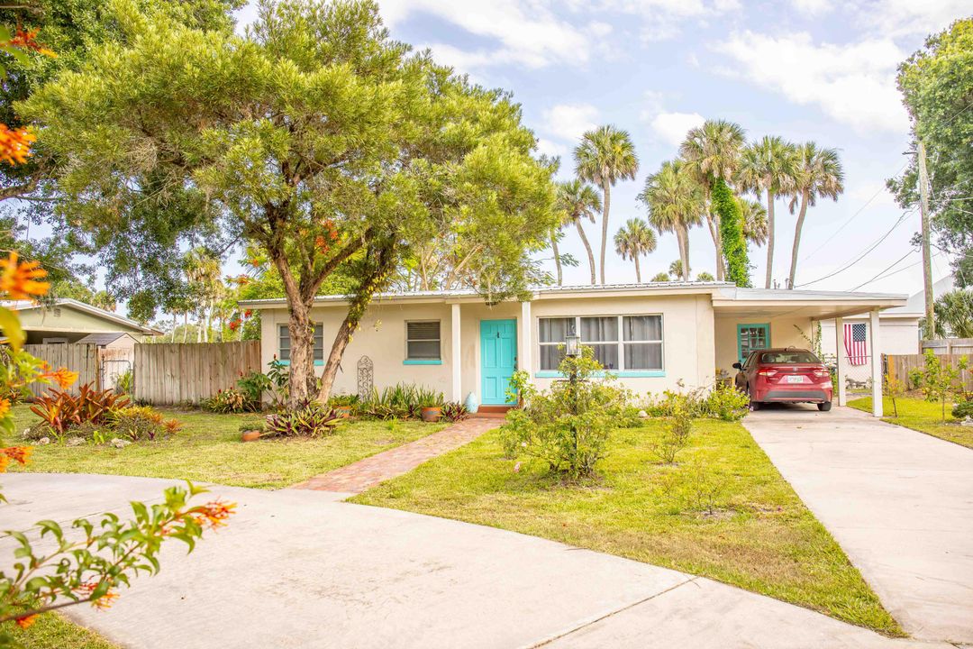 For Sale: $269,000 (2 beds, 1 baths, 936 Square Feet)