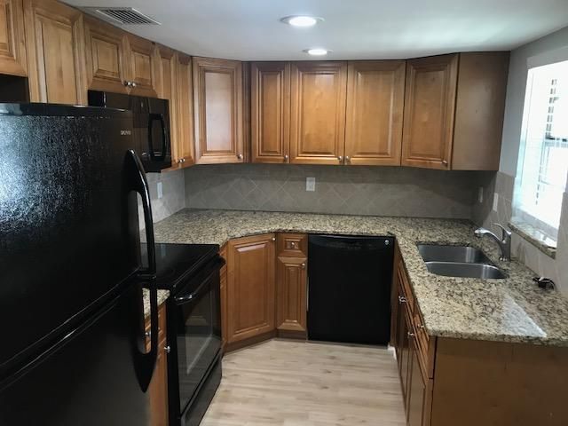 For Sale: $264,900 (2 beds, 2 baths, 1125 Square Feet)