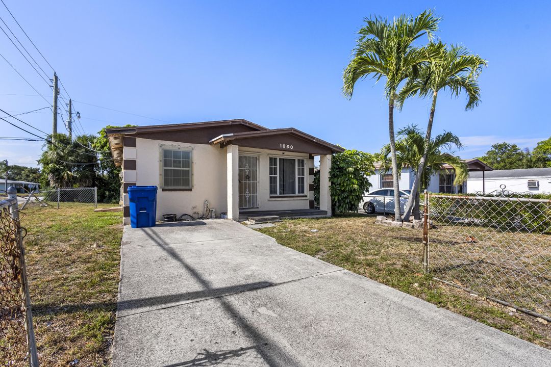 For Sale: $232,500 (3 beds, 1 baths, 968 Square Feet)