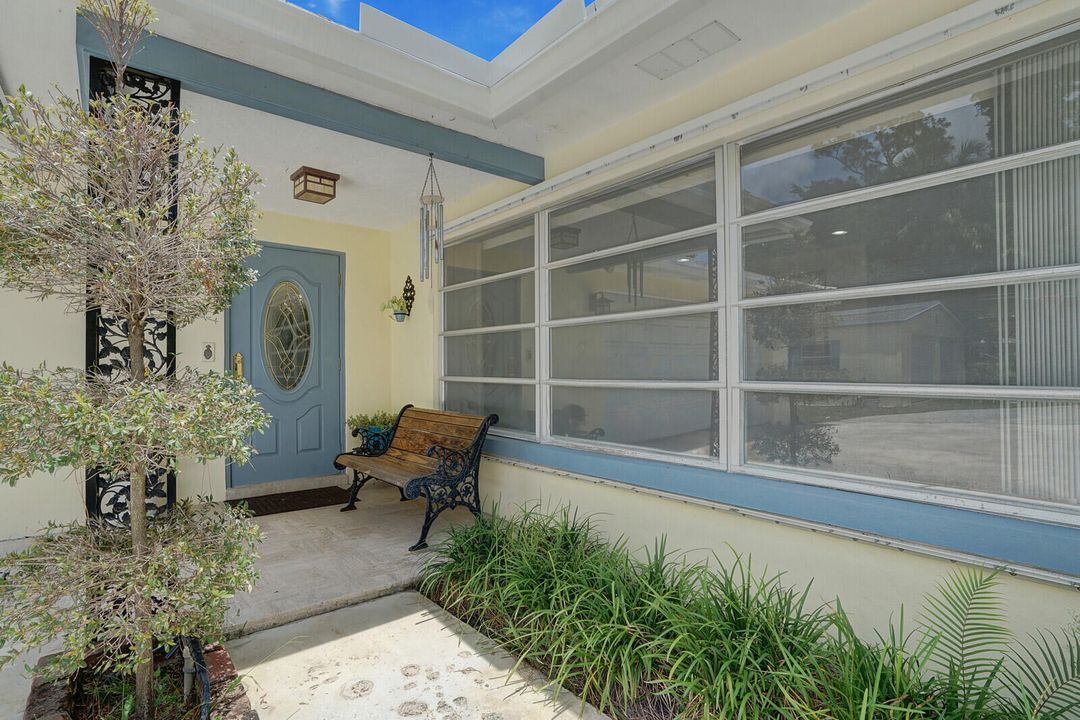Active With Contract: $1,250,000 (3 beds, 2 baths, 1990 Square Feet)