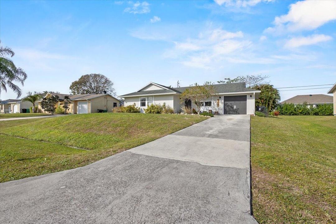 For Sale: $399,000 (3 beds, 2 baths, 1176 Square Feet)