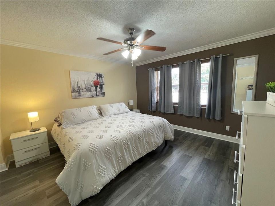 Active With Contract: $2,850 (2 beds, 2 baths, 1100 Square Feet)