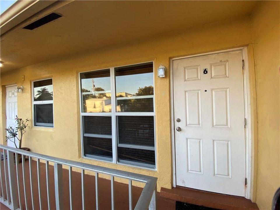 Active With Contract: $2,850 (2 beds, 2 baths, 1100 Square Feet)