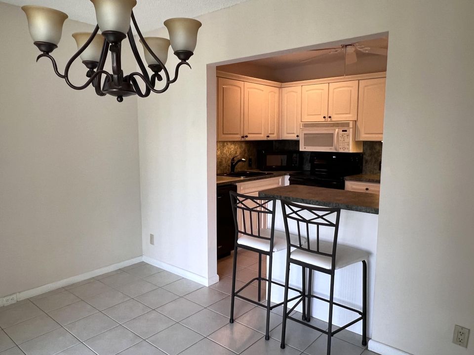 Active With Contract: $111,900 (1 beds, 1 baths, 810 Square Feet)
