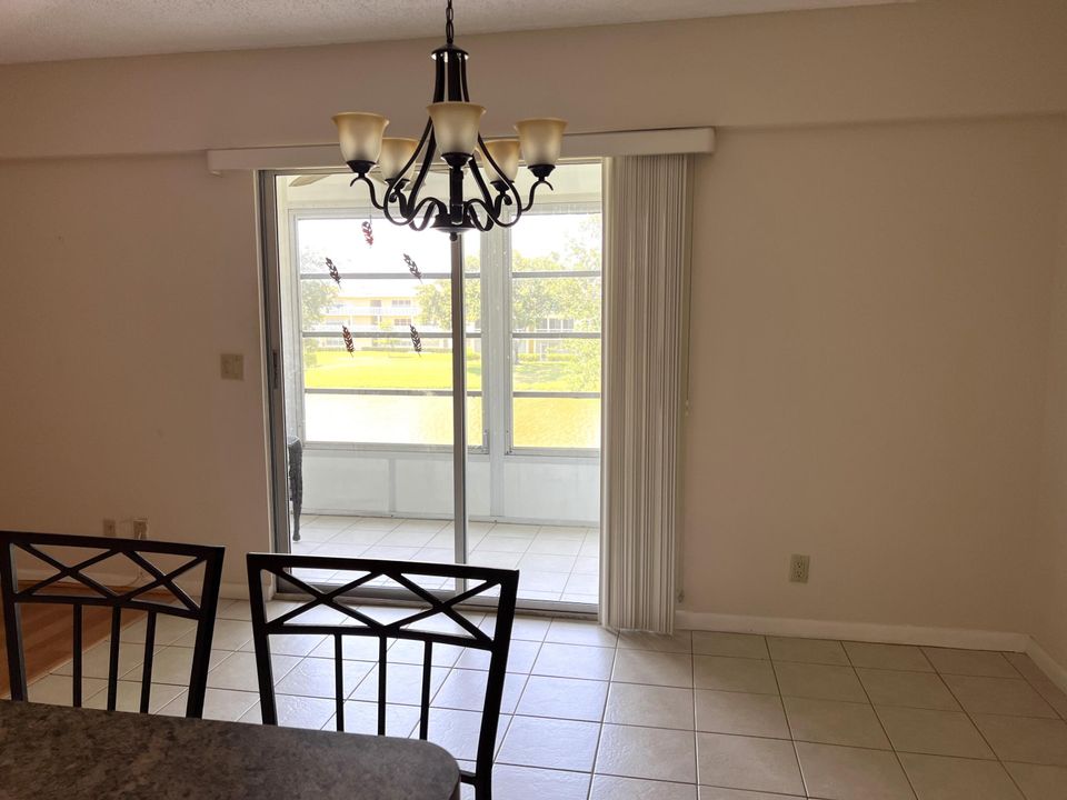 Active With Contract: $111,900 (1 beds, 1 baths, 810 Square Feet)