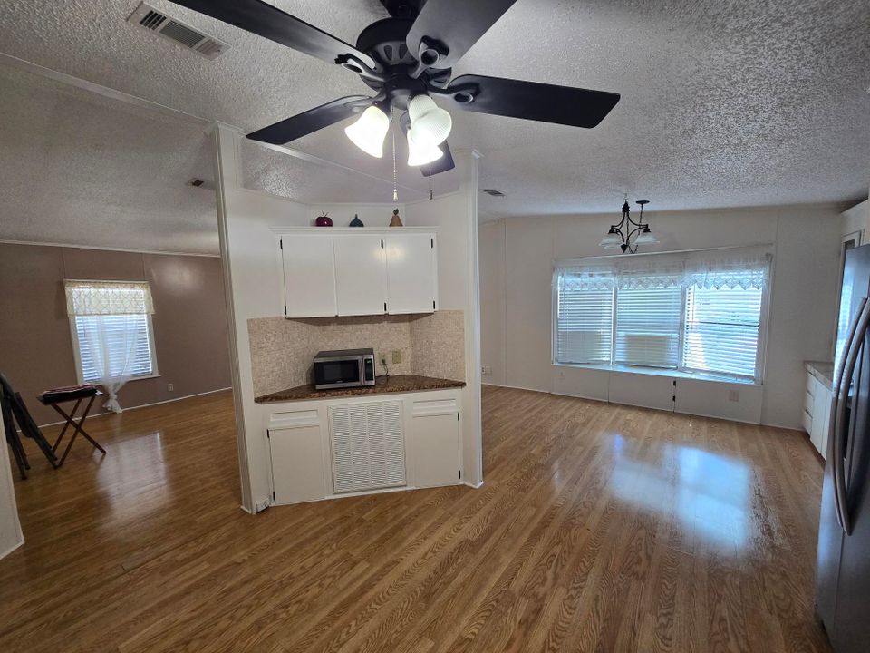 For Sale: $115,000 (2 beds, 2 baths, 1120 Square Feet)