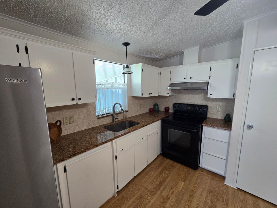 For Sale: $115,000 (2 beds, 2 baths, 1120 Square Feet)