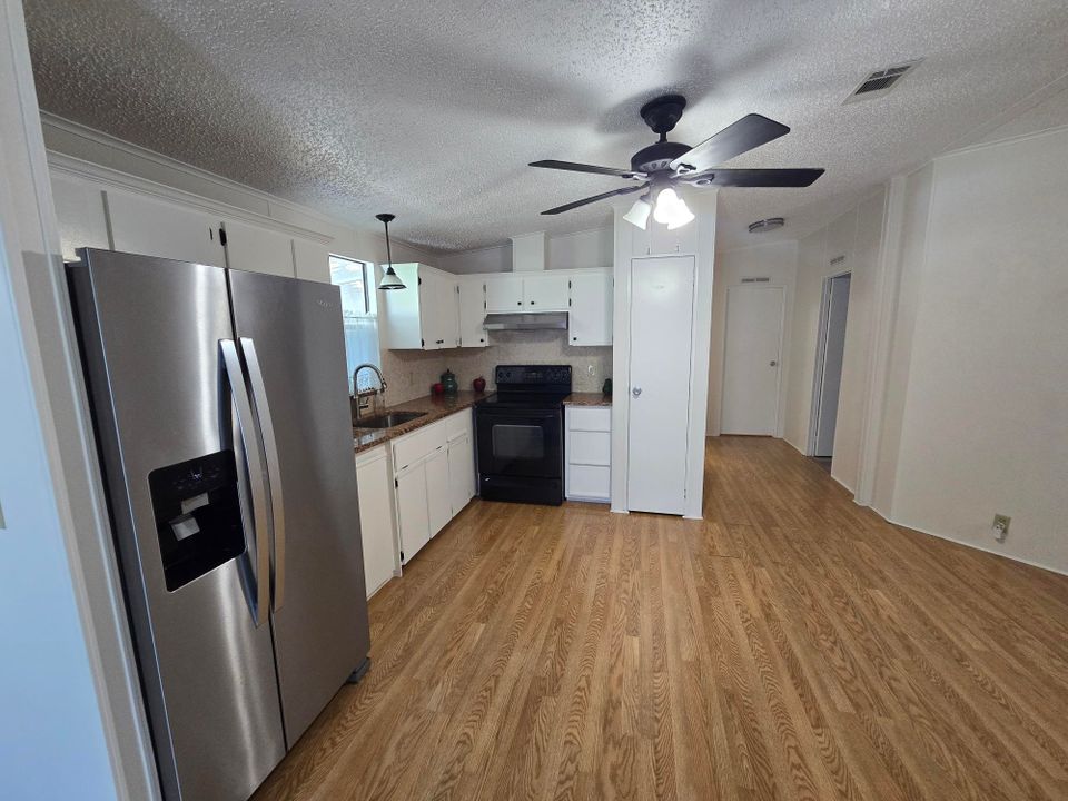 For Sale: $115,000 (2 beds, 2 baths, 1120 Square Feet)
