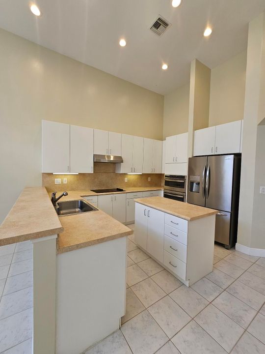 Active With Contract: $5,350 (3 beds, 2 baths, 2503 Square Feet)