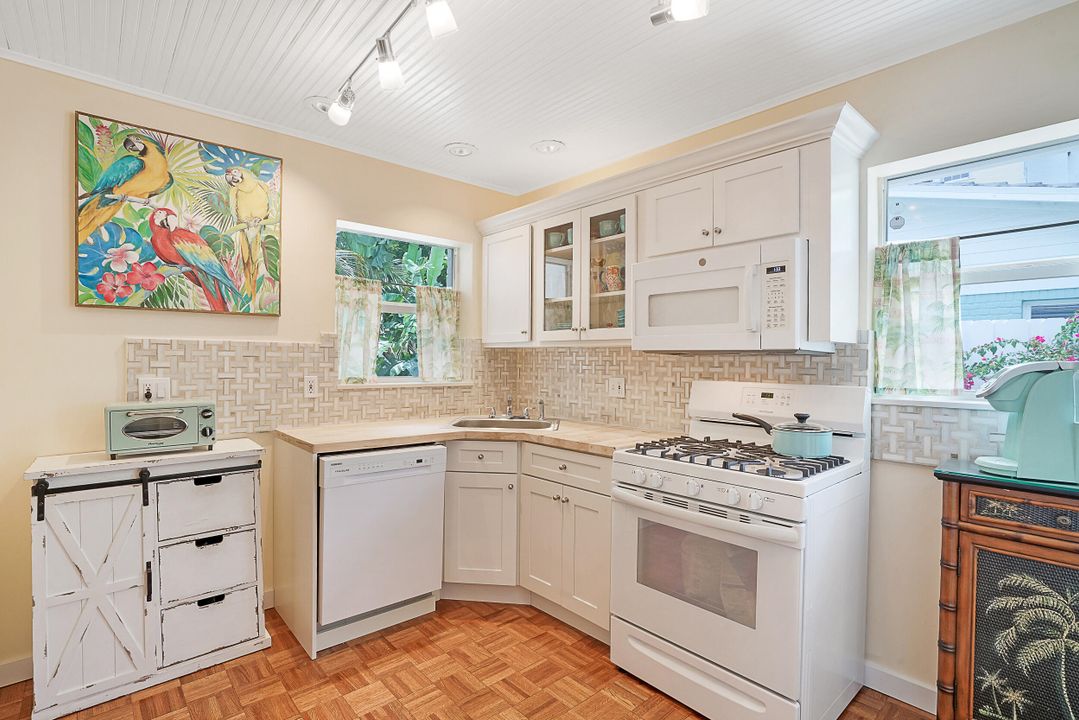 For Sale: $1,200,000 (3 beds, 2 baths, 1831 Square Feet)